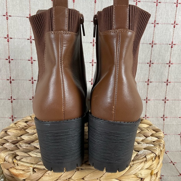 Bella Vita “Connery” Chelsea Boot Lug Sole Leather Ankle Boots Sz 10 Wide Comfy - Picture 4 of 8